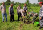 Sinergitas-Polres-Probolinggo-Bersama-TNI-Lestarikan-Lingkungan-Tanam-Pohon-di-Gunung-Bentar