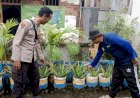Polresta-Sidoarjo-Dorong-Ketahanan-Pangan,-Polsek-Tanggulangin-Dampingi-Warga-Garap-Pekarangan