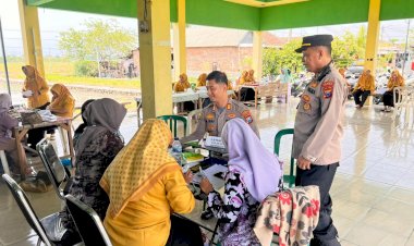 Kapolsek-Krembung-Tinjau-Posyandu-di-Desa-Wangkal,-Tekankan-Pentingnya-Gizi-Ibu-dan-Anak