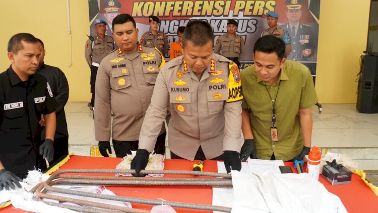 Pekerja Proyek Rel KA di Stasiun Sepanjang Tertangkap Gondol Besi Ulir