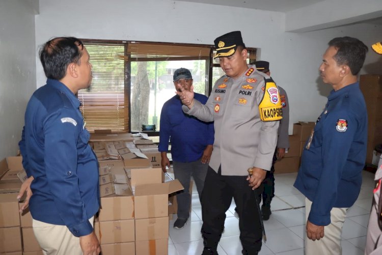 Pastikan Logistik Pemilu 2024 Aman, Kapolresta Sidoarjo Cek Gudang KPU