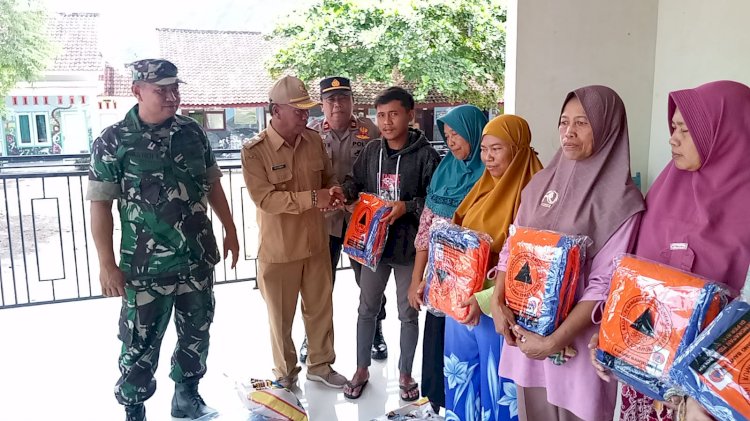 Polri Peduli, Polres Tulungagung Berikan Bantuan Untuk Warga Desa Tanggung yang Terdampak Bencana Alam