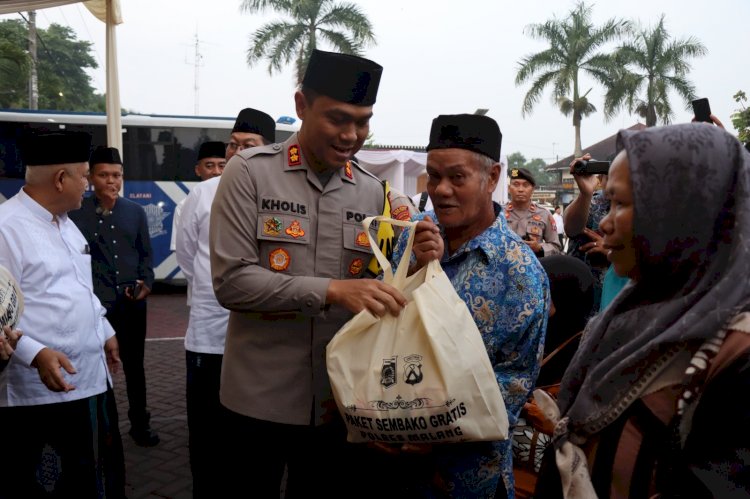 Antusias Ribuan Warga Serbu Pasar Sembako Murah di Polres Malang Jelang Ramadhan