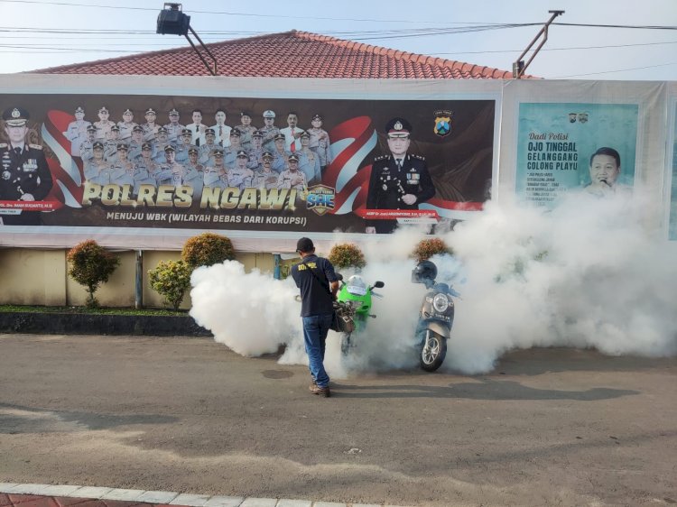 Sidokkes Polres Ngawi Lakukan Fooging Cegah Wabah DBD