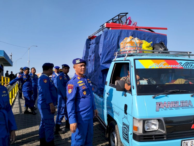 Operasi Sikat Semeru Polisi Periksa Kendaraan dan Barang di Pelabuhan Jangkar Situbondo