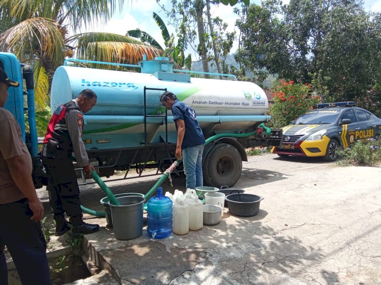 Polres Jember Kembali Salurkan Bantuan Air Bersih ke Desa Andongrejo