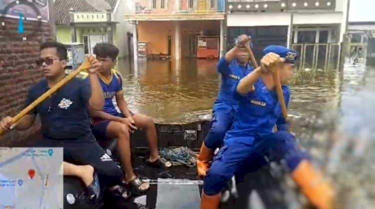 Ditpolairud Polda Jatim Terjunkan Personel Bantu Evakuasi Korban Banjir