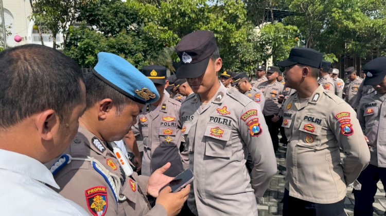 Antisipasi Penyalahgunaan Alat Komunikasi, Propam Polresta Sidoarjo Periksa HP Anggota