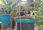 Bhabinkamtibmas-dan-Pemdes-Wedi-Tinjau-Lokasi-Budidaya-Lele,-Dorong-Ketahanan-Pangan-Mandiri
