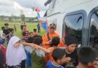 Kru-Helikopter-Polri-Dampingi-Warga-di-Tengah-Bencana,-Anak-Anak-Aceh-Tamiang-Jadi-Sumber-Semangat