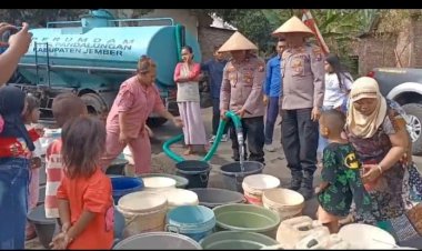 Polres-Jember-Kembali-Salurkan-Bantuan-Air-Bersih-Untuk-Warga-Kecamatan-Patrang