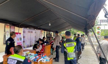 Sentuhan-Kemanusiaan-Polri-Layanan-Kesehatan-Pusdokkes-Jangkau-Warga-Hingga-Pelosok-Aceh-Terdampak-Bencana