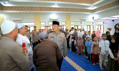 Singgah-di-Masjid-Natabel-Jannah,-Wakapolri-Komjen-Dedi-Prasetyo-Berbagi-Santunan-dan-Jumat-Berkah