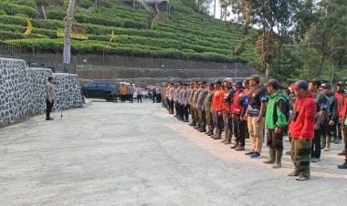 Tembus-Ketinggian-1.800-MDPL,-Tim-Gabungan-Polres-Blitar-Jinakkan-Api-di-Gunung-Buthak