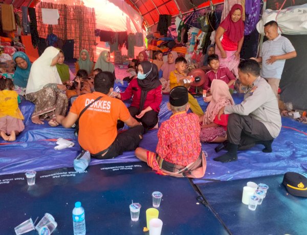 Polres Pamekasan Beri Bantuan Obat dan Layanan Kesehatan Untuk Warga Terdampak Longsor di Pasean