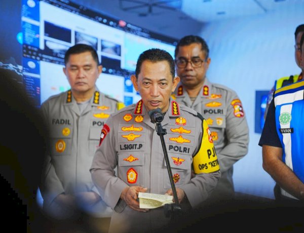 Tinjau Jasa Marga Command Center, Kapolri Pastikan Penanganan Arus Balik Berjalan Lancar dan Aman