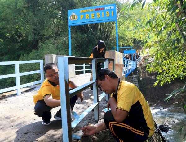 Polres Ngawi Rampungkan Perbaikan Jembatan Merah Putih Presisi di Blandongan
