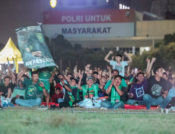 Polda Jatim Gelar Nobar Final Piala Presiden 2026, Ribuan Bonek Mania Dukung Persebaya dari Lapangan Mapolda
