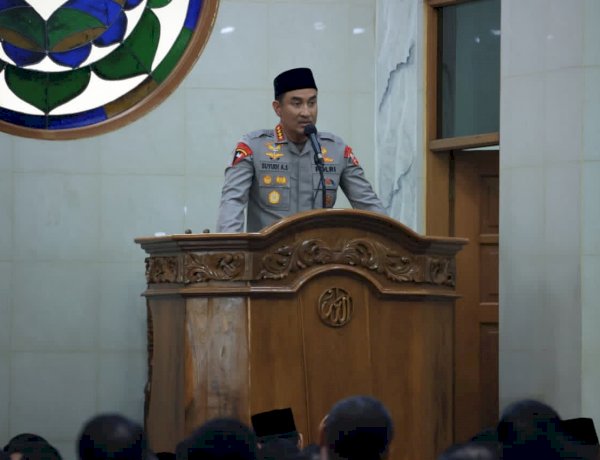 Kapolri Ajak Jamaah Masjid Al-Ikhlas Mabes Polri Jaga Kerendahan Hati dan Perkuat Akhlak
