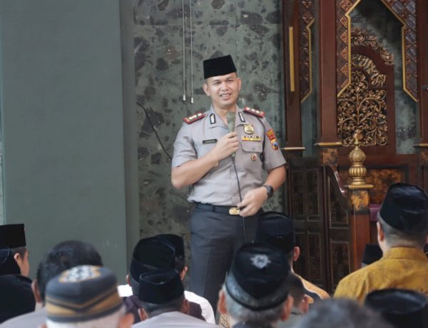 Sidoarjo Ayo Shalat Jumat Polresta Gelar Shalat Jumat Keliling dan Peduli Masyarakat