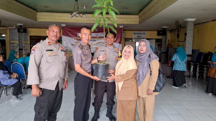 Sidoarjo-Asri-Sejuk-Satbinmas-Polresta-Sidoarjo-Gencarkan-Green-Policing-di-Desa-Banjar-Panji