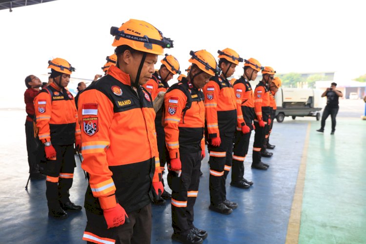 Polri Kembali Kirim Tim SAR dan Bantuan Logistik untuk Percepat Penanganan Gempa NTT