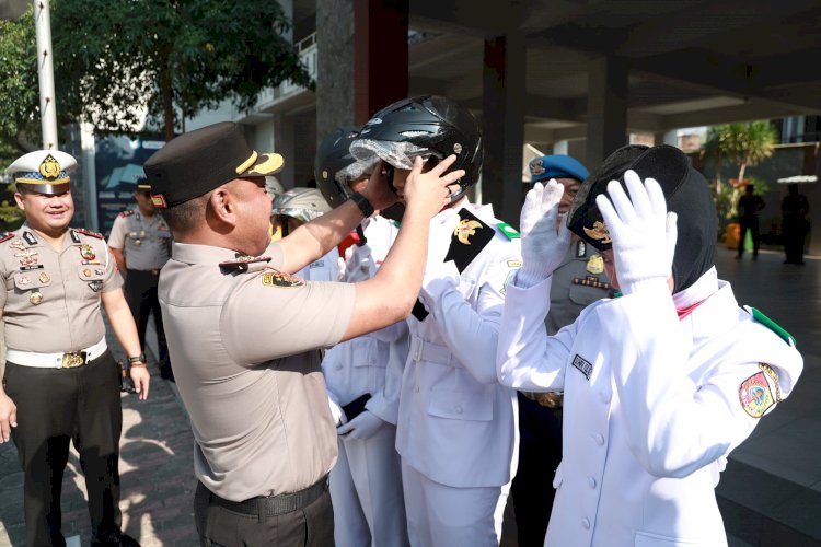 Polisi Bersama Masyarakat: Aksi Simpatik Polres Jember Edukasi Keselamatan Berkendara
